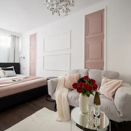New Metropolis 2-bedroom 900m To Station Metro Rondo Onz Daire *