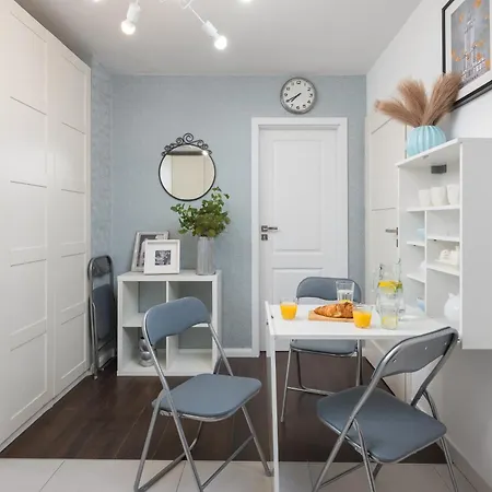 New Metropolis 2-bedroom 900m To Station Metro Rondo Onz Daire
