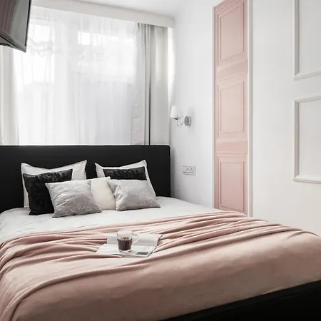Daire New Metropolis 2-bedroom 900m To Station Metro Rondo Onz *